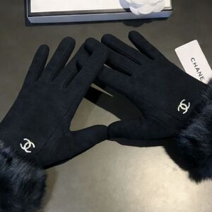 <AUTHENTIC>Chanel Black Wool Fur CC Gloves